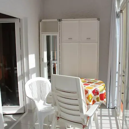 1 Urbanización La Roca, Estudio