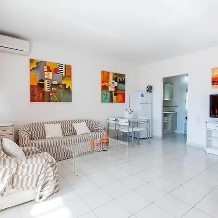 1 Urbanización La Roca, Estudio *